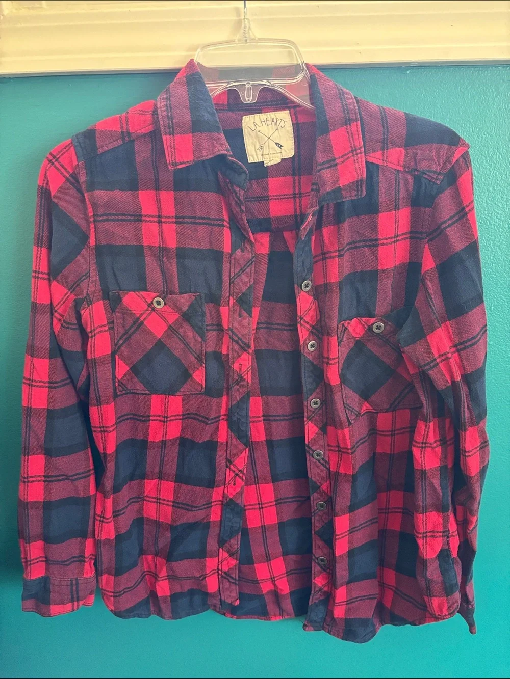 La Hearts Red and Black Plaid Casual Button-Down Shirt